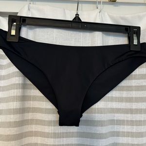 New black RVCA bottoms